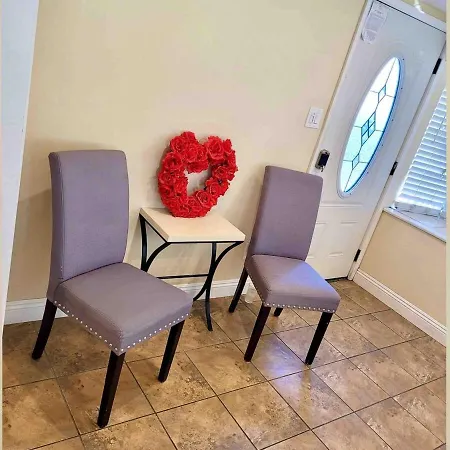Cozy Spacious, Free Parking, Near It All